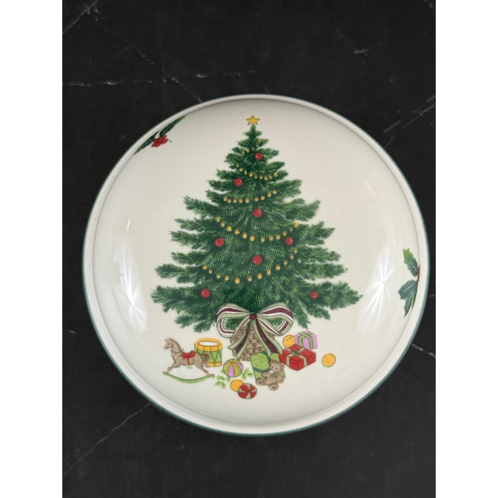 VTG Mikasa Heritage Christmas Story Lidded Porcelain Round 5in Trinket Box MINT!